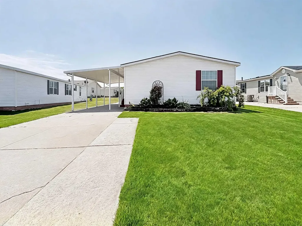 37037 Millstone Trail Lenox Township MI 48048