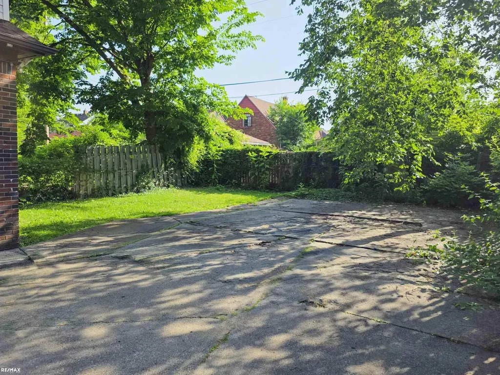 6110-6112 Yorkshire Street Detroit City MI 48225