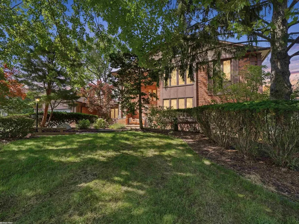 4677 Rolling Ridge Road West Bloomfield Charter Township MI 48323