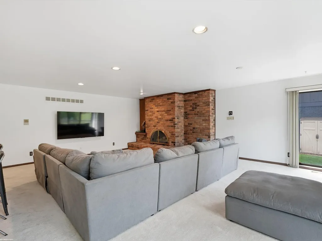 4677 Rolling Ridge Road West Bloomfield Charter Township MI 48323