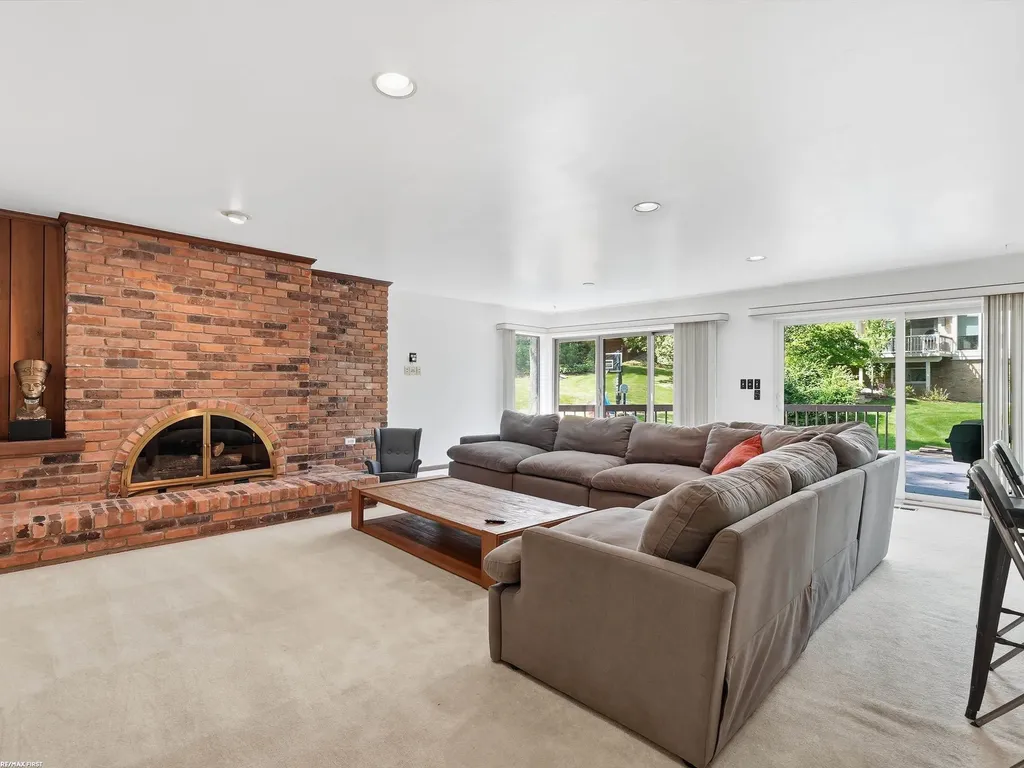 4677 Rolling Ridge Road West Bloomfield Charter Township MI 48323