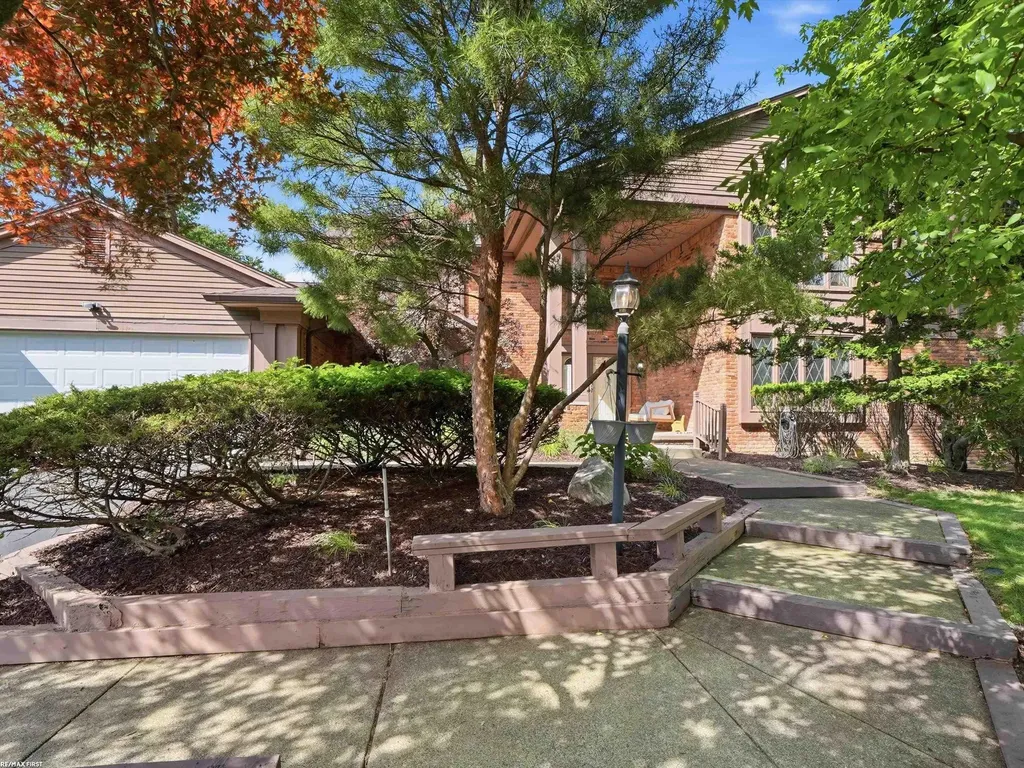 4677 Rolling Ridge Road West Bloomfield Charter Township MI 48323