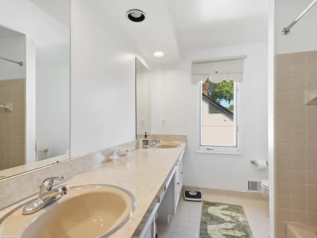 4677 Rolling Ridge Road West Bloomfield Charter Township MI 48323