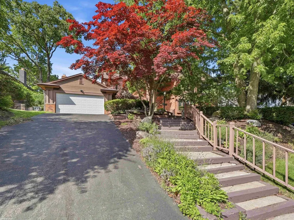 4677 Rolling Ridge Road West Bloomfield Charter Township MI 48323