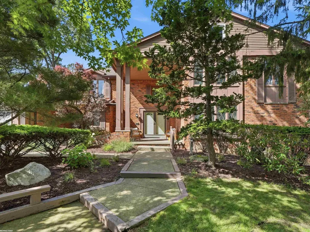 4677 Rolling Ridge Road West Bloomfield Charter Township MI 48323