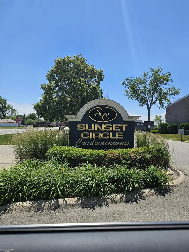405 Sunset Lane St. Clair Shores City MI 48082