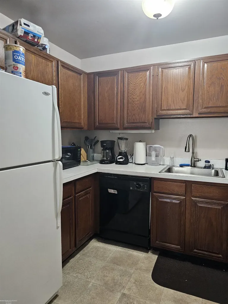 405 Sunset Lane St. Clair Shores City MI 48082