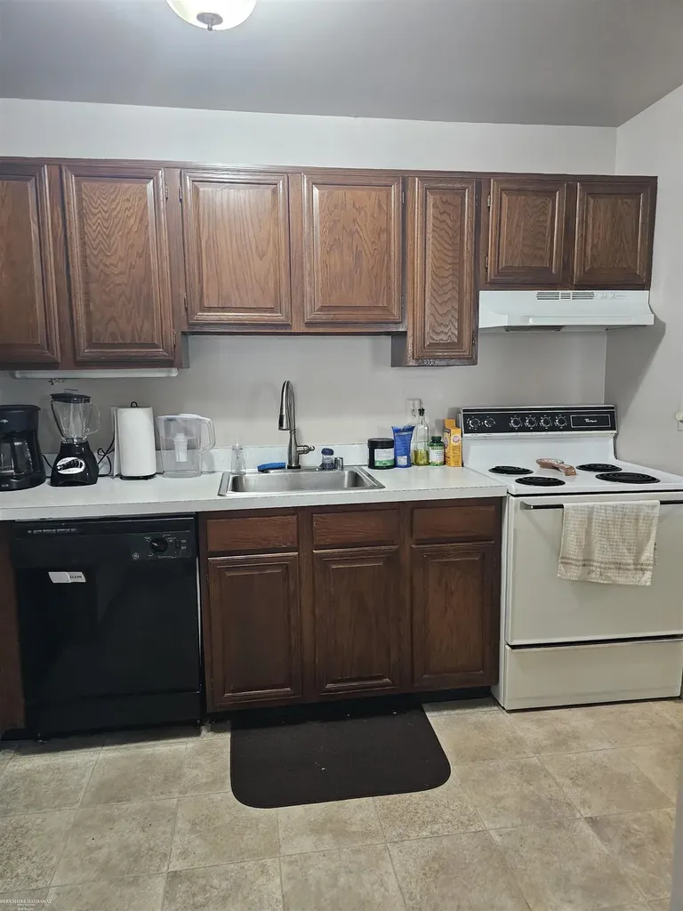 405 Sunset Lane St. Clair Shores City MI 48082