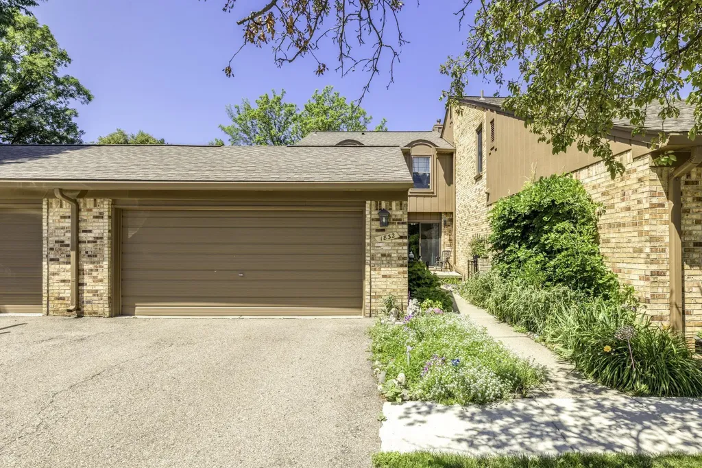 1832 Burning Bush Court Rochester Hills City MI 48309