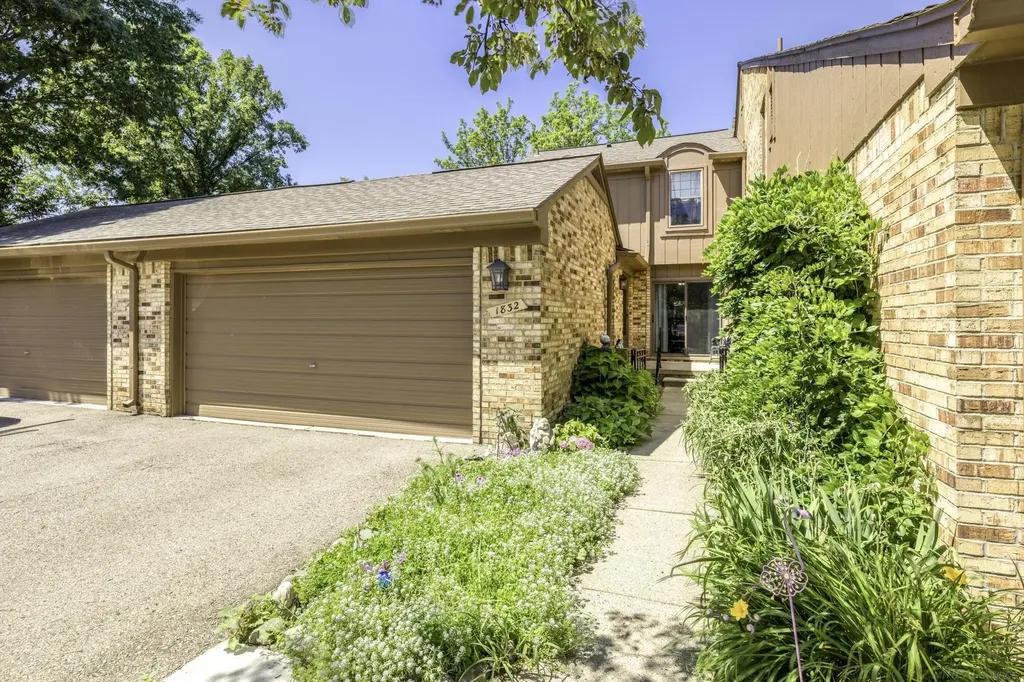1832 Burning Bush Court Rochester Hills City MI 48309