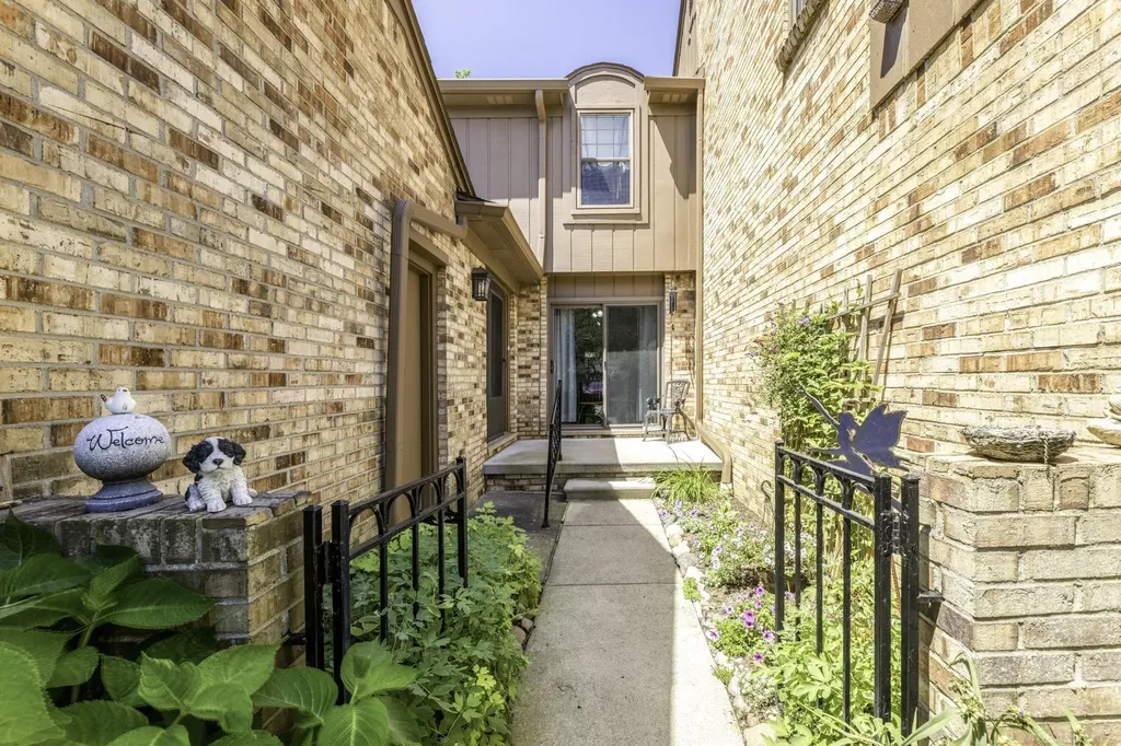 1832 Burning Bush Court Rochester Hills City MI 48309