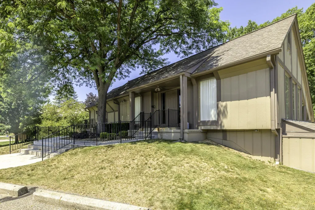 1832 Burning Bush Court Rochester Hills City MI 48309