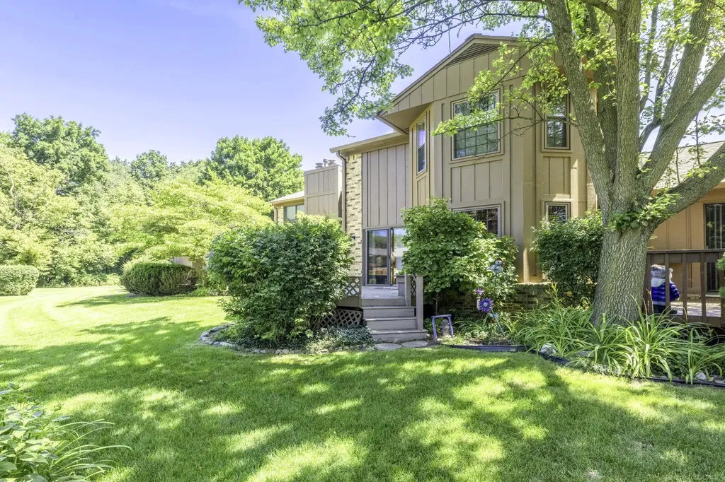 1832 Burning Bush Court Rochester Hills City MI 48309