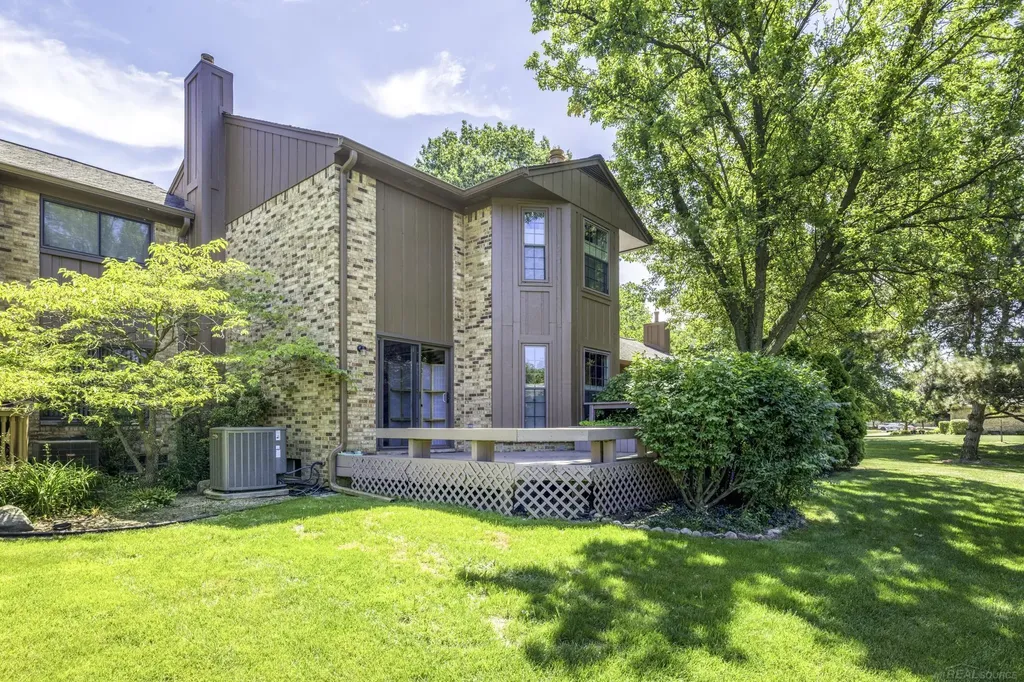 1832 Burning Bush Court Rochester Hills City MI 48309