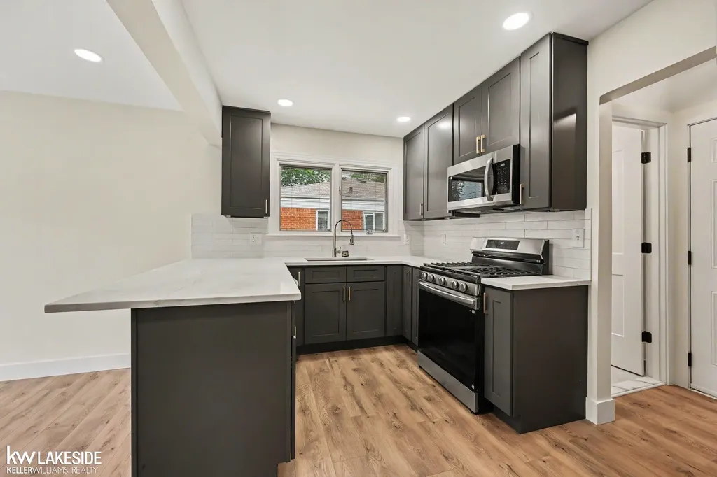 2837 Sherbourne Drive Troy City MI 48083