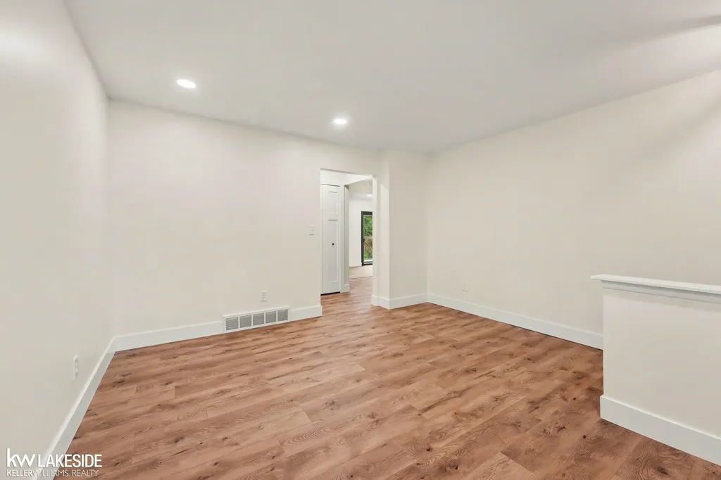 2837 Sherbourne Drive Troy City MI 48083