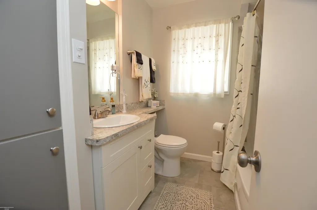 27182 Leroy Street Roseville City MI 48066