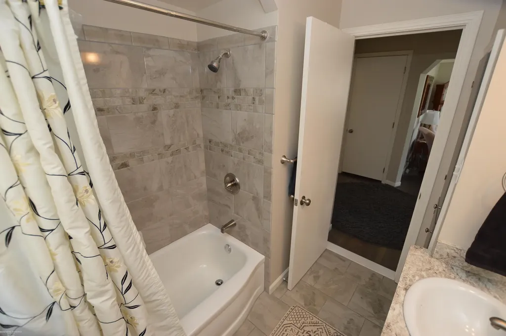 27182 Leroy Street Roseville City MI 48066
