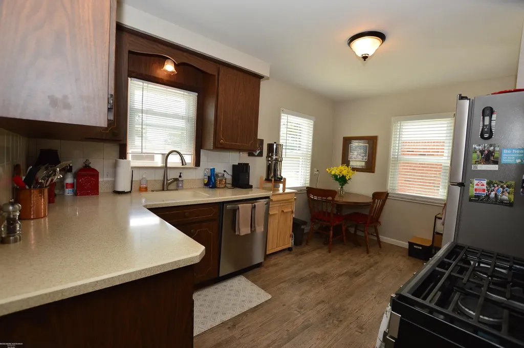 27182 Leroy Street Roseville City MI 48066