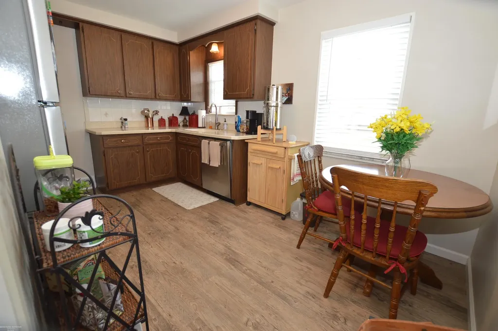 27182 Leroy Street Roseville City MI 48066