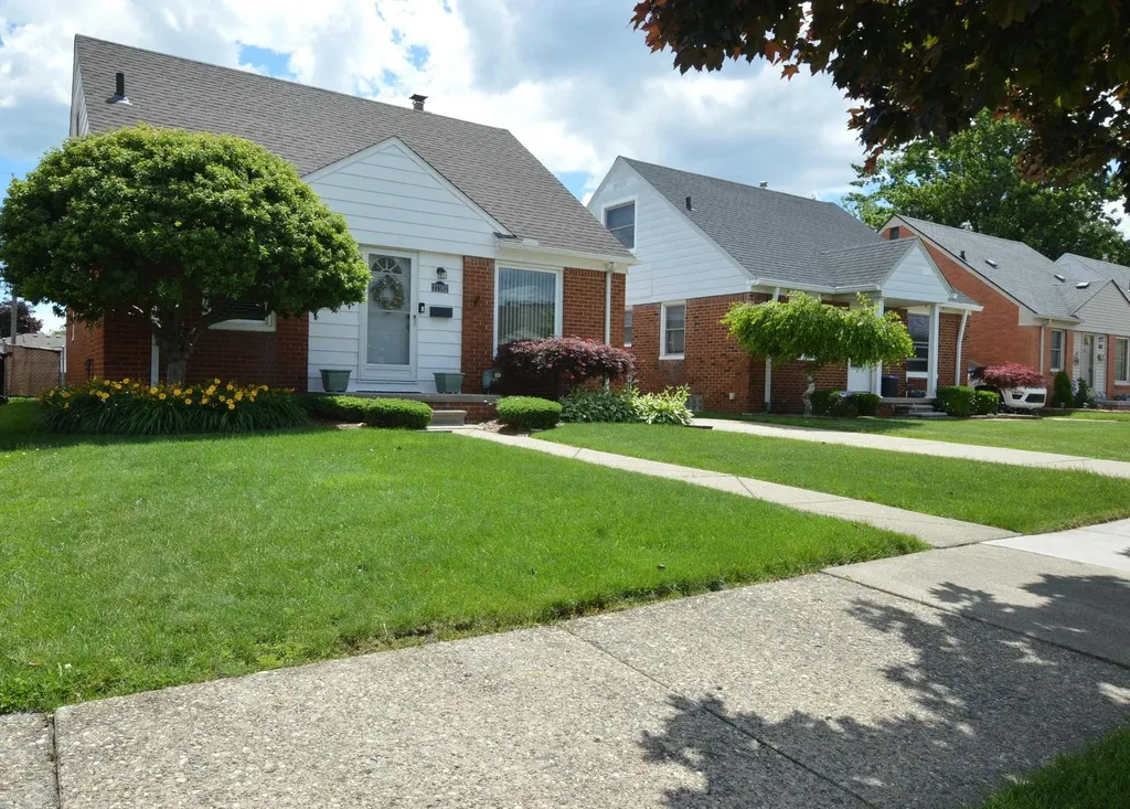 27182 Leroy Street Roseville City MI 48066