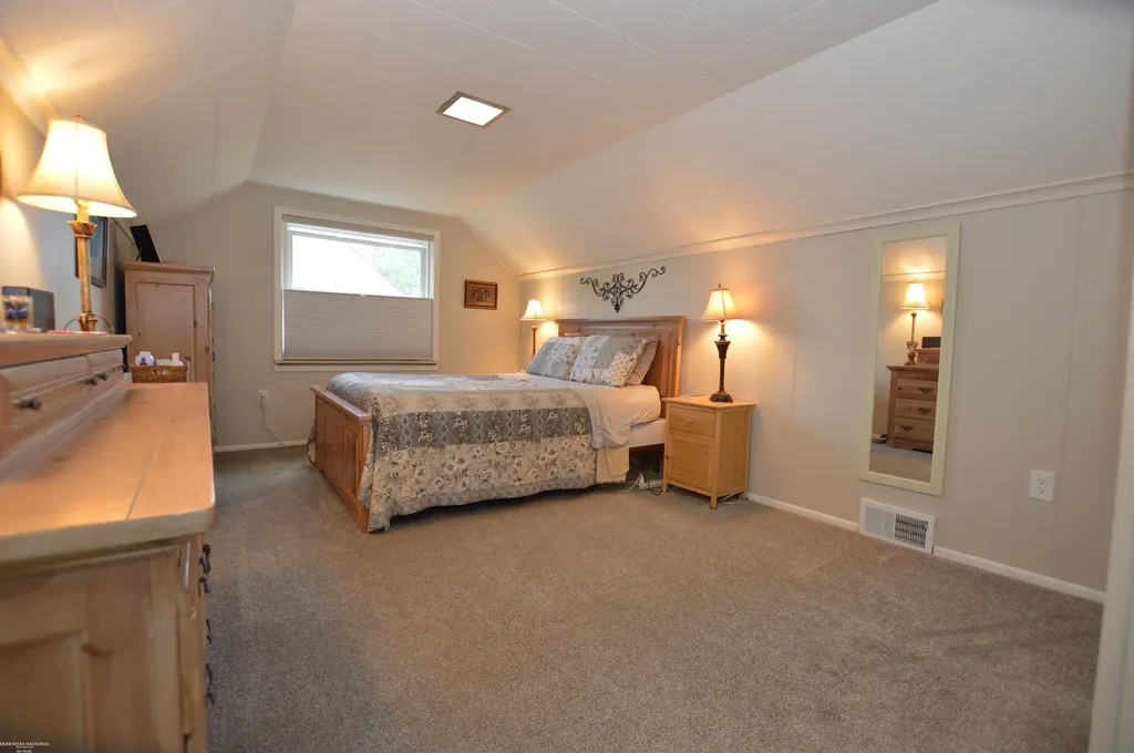 27182 Leroy Street Roseville City MI 48066
