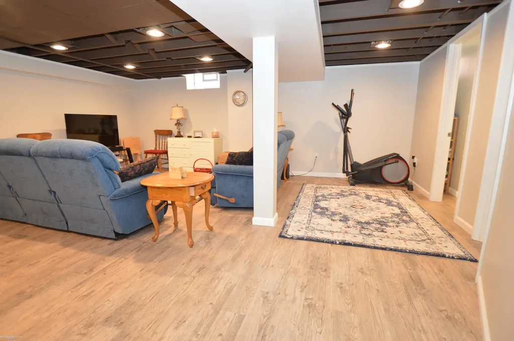 27182 Leroy Street Roseville City MI 48066