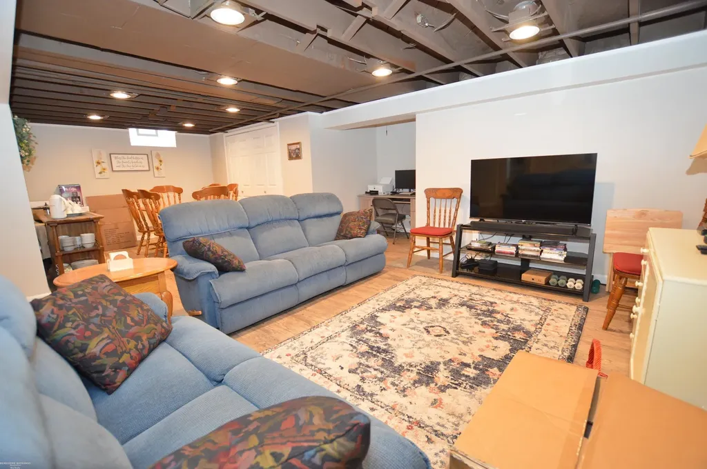 27182 Leroy Street Roseville City MI 48066