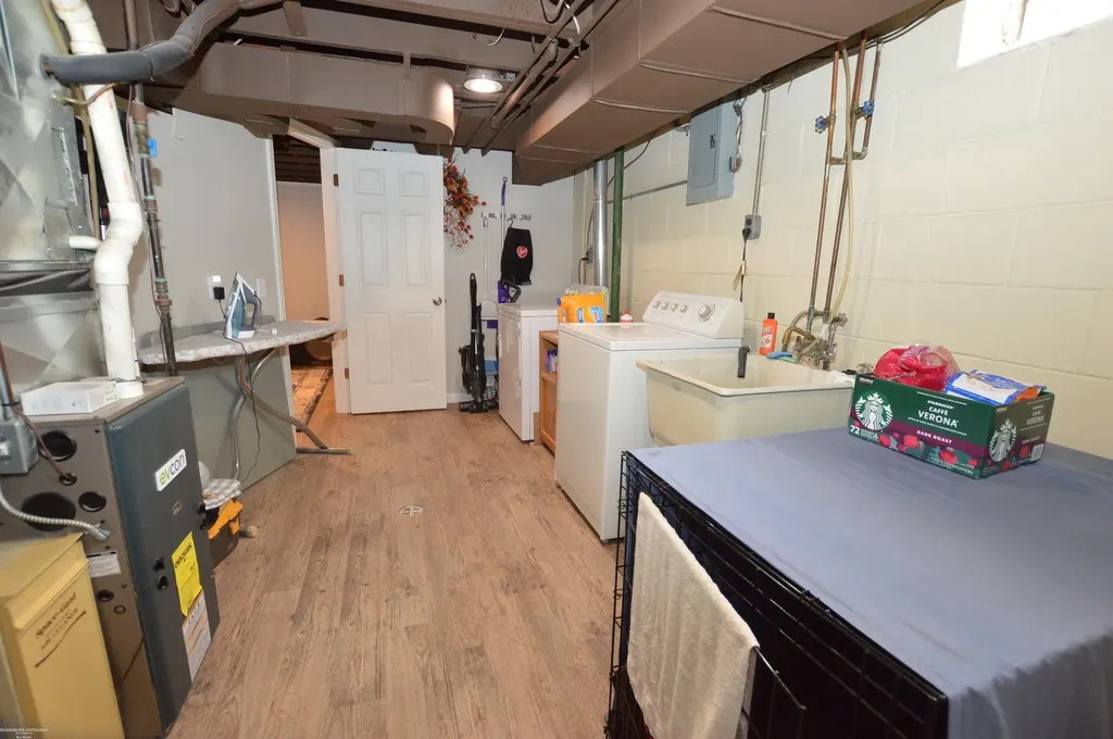 27182 Leroy Street Roseville City MI 48066
