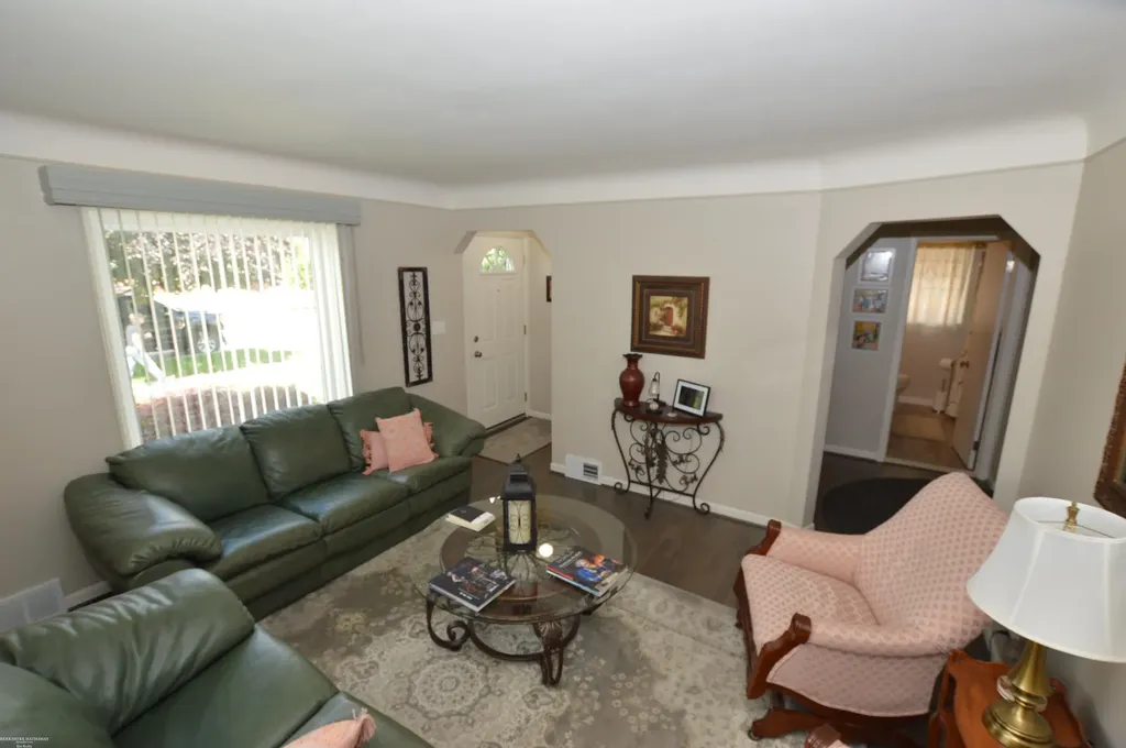 27182 Leroy Street Roseville City MI 48066
