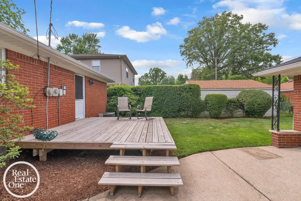 1806 Newcastle Road Grosse Pointe Woods City MI 48236