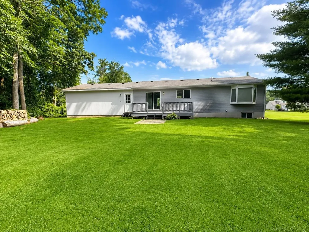 3587 Keewahdin Road Fort Gratiot Charter Township MI 74032