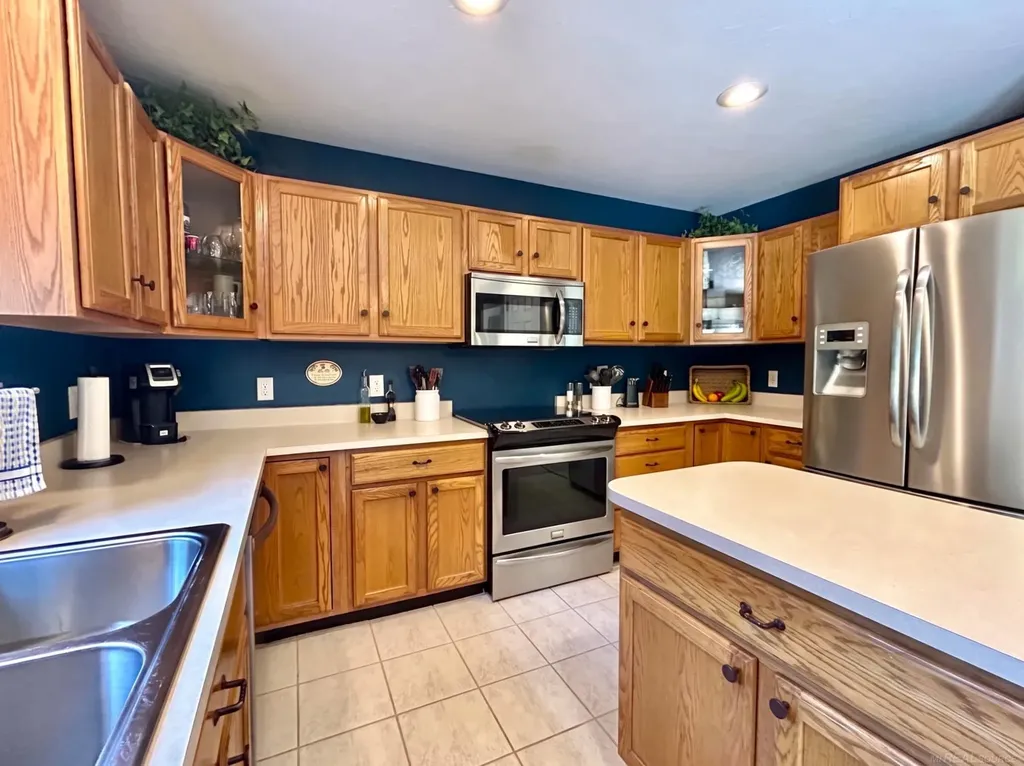 2048 Collins Avenue Shelby Charter Township MI 48317