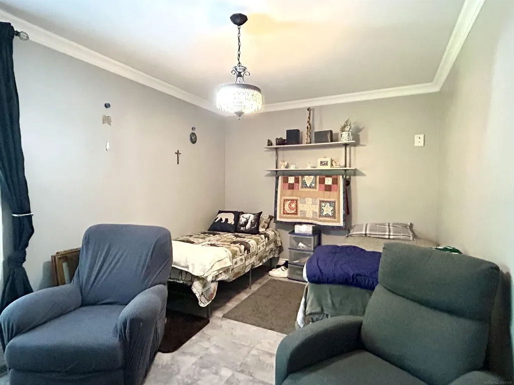 2048 Collins Avenue Shelby Charter Township MI 48317
