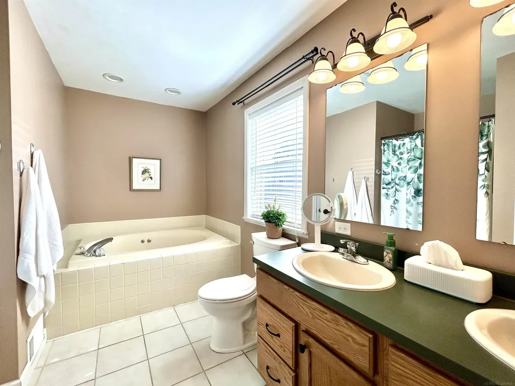 2048 Collins Avenue Shelby Charter Township MI 48317