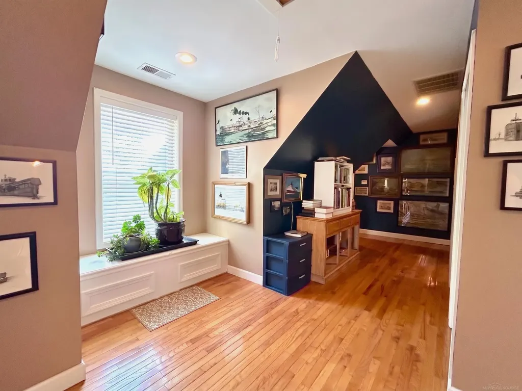 2048 Collins Avenue Shelby Charter Township MI 48317