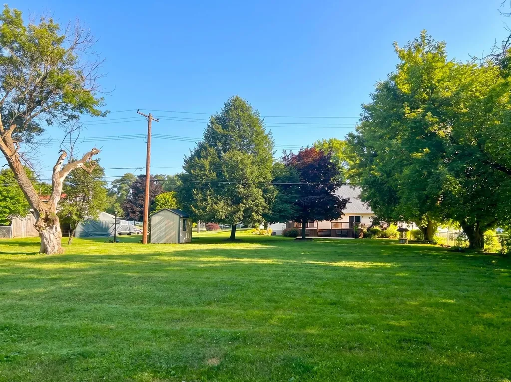 2048 Collins Avenue Shelby Charter Township MI 48317