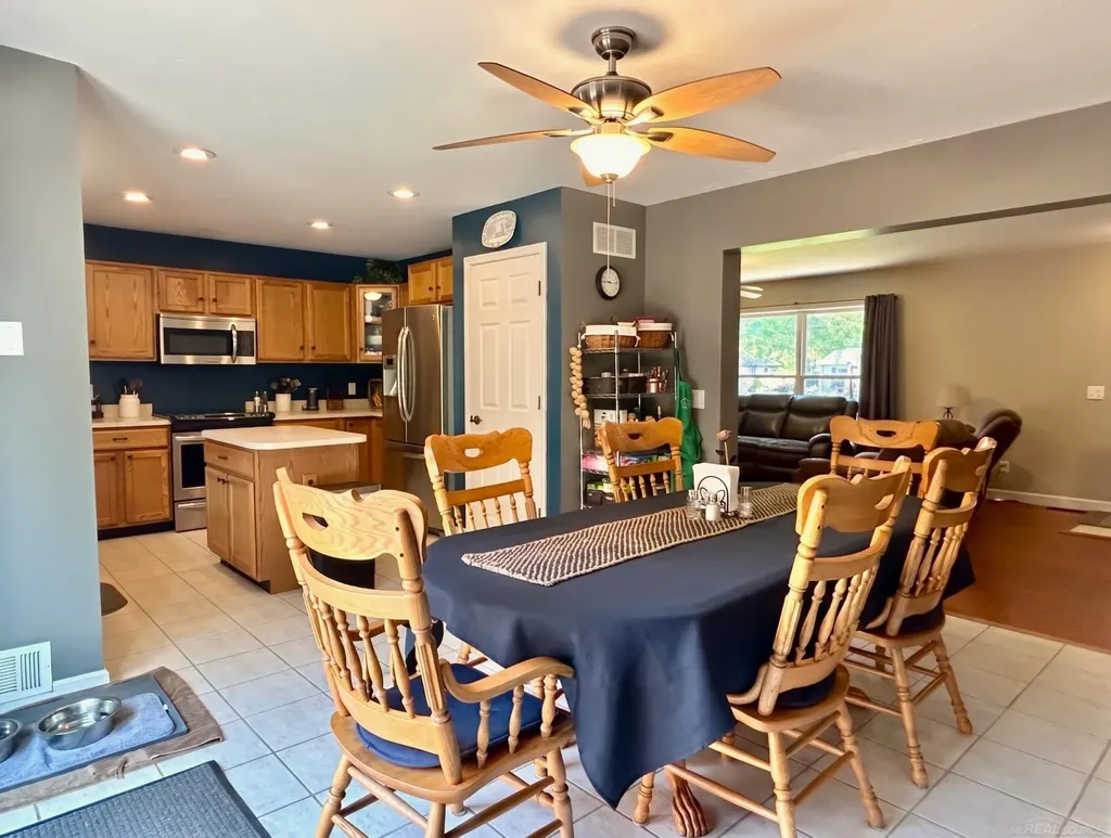 2048 Collins Avenue Shelby Charter Township MI 48317