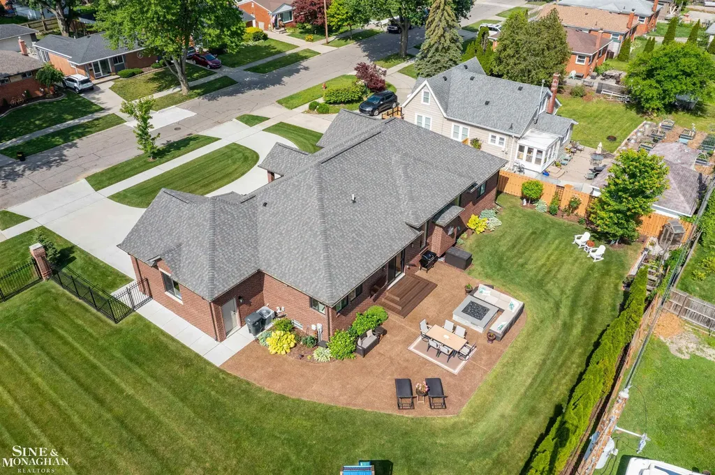 23607 Recreation Street St. Clair Shores City MI 48082