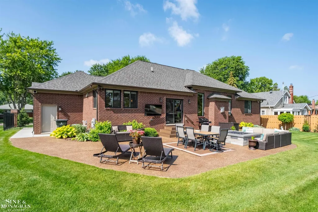 23607 Recreation Street St. Clair Shores City MI 48082