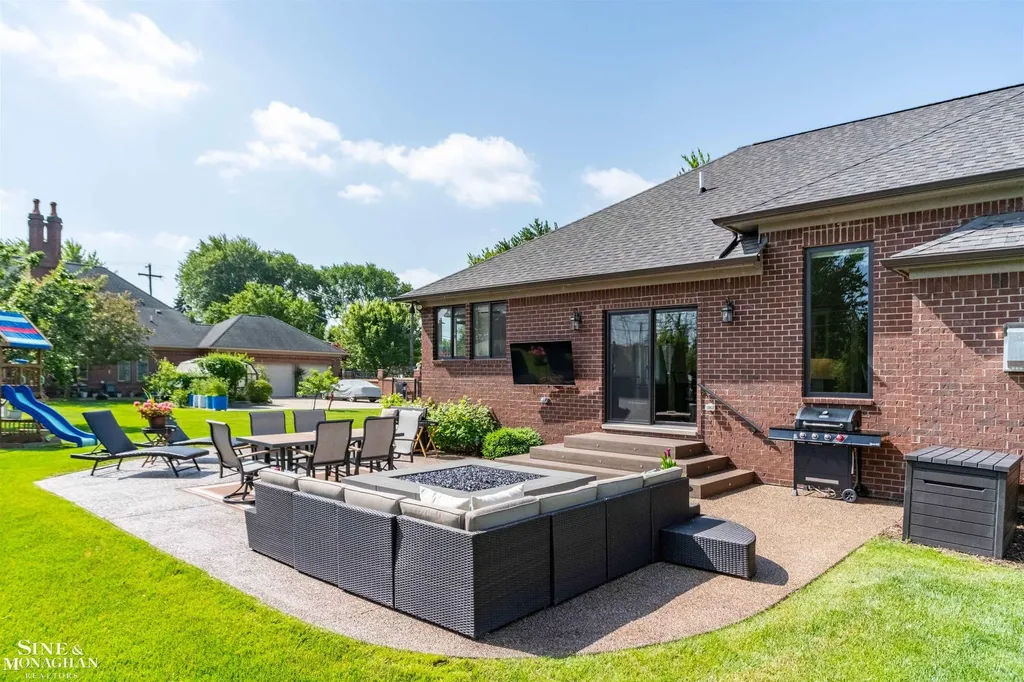 23607 Recreation Street St. Clair Shores City MI 48082