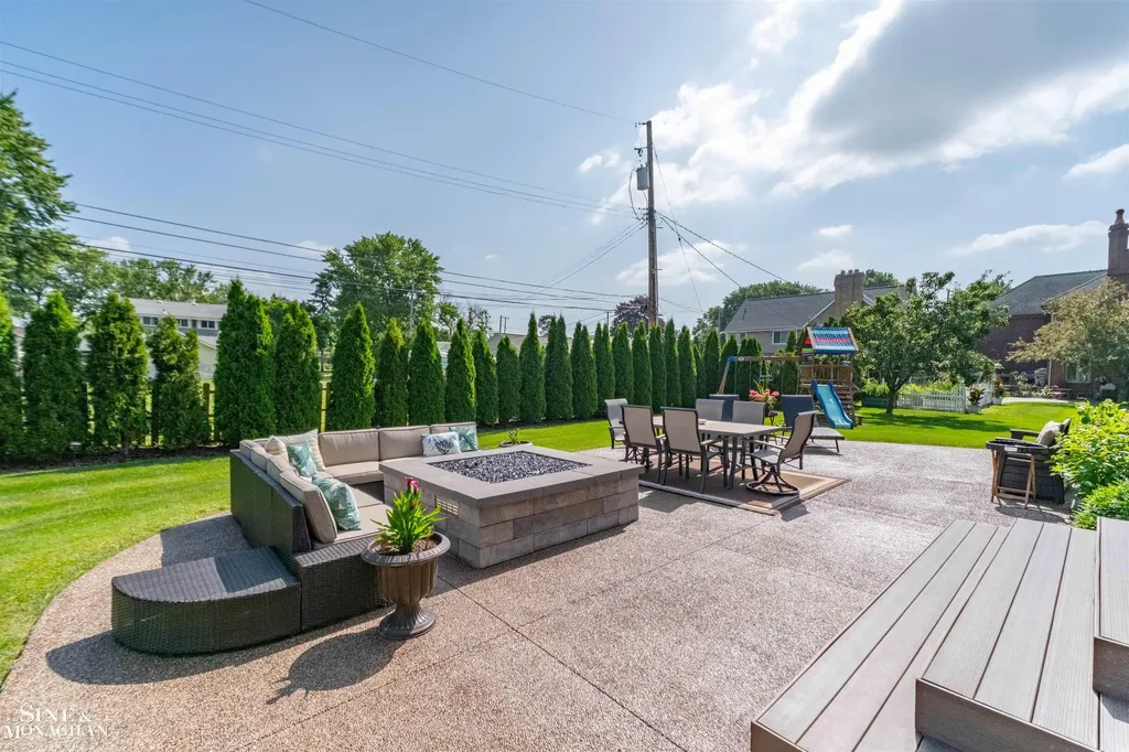 23607 Recreation Street St. Clair Shores City MI 48082