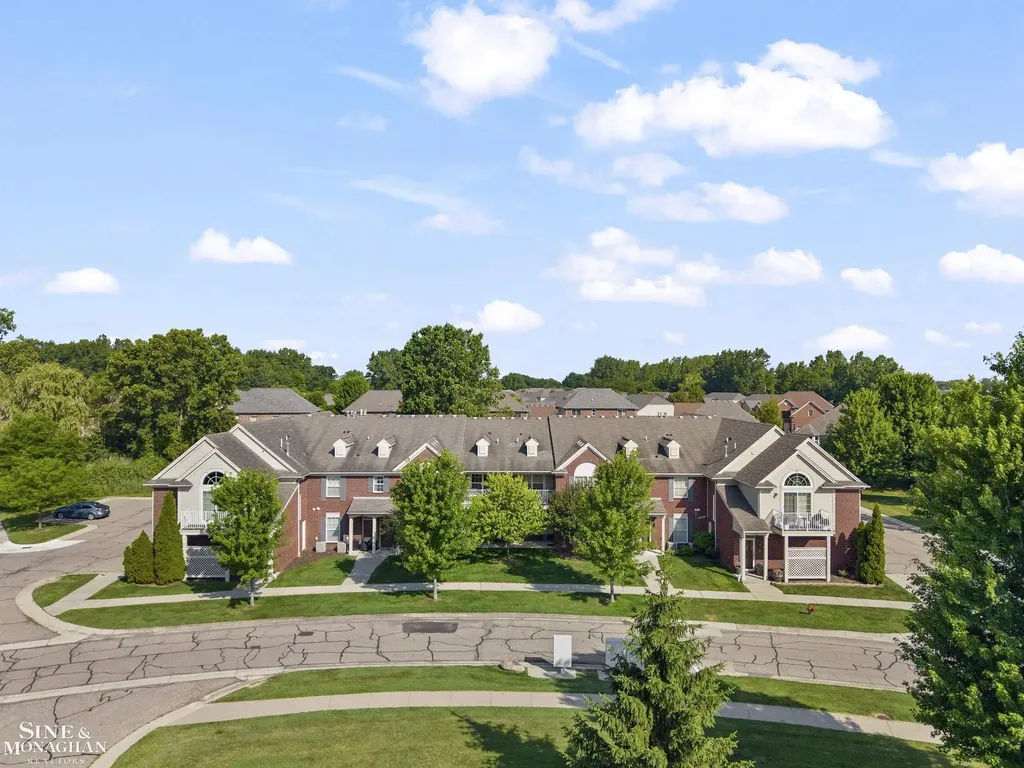 29981 Fox Run Circle Warren City MI 48092