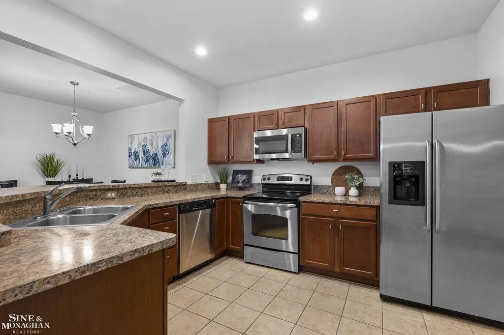 29981 Fox Run Circle Warren City MI 48092