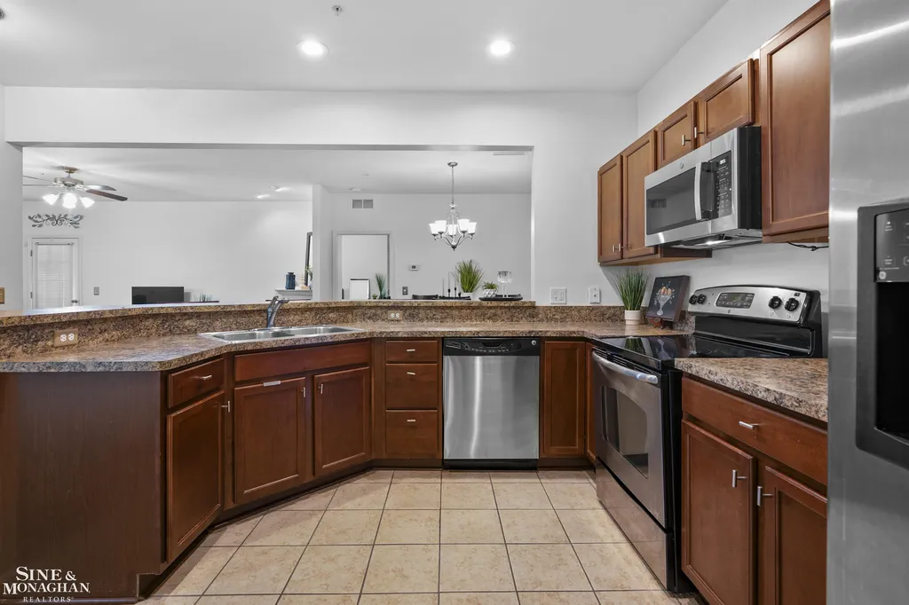 29981 Fox Run Circle Warren City MI 48092