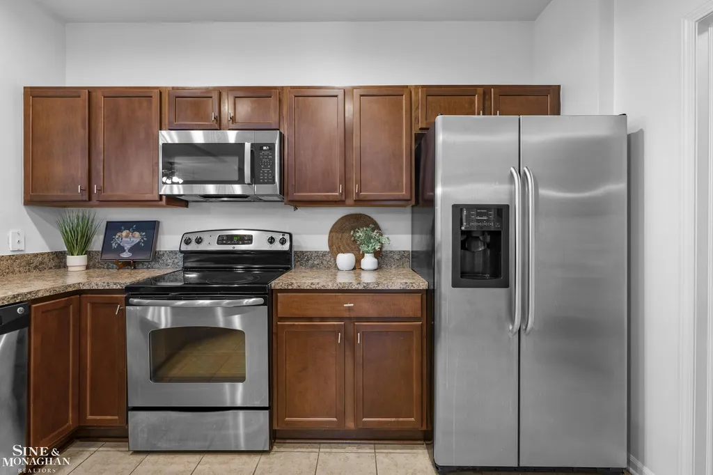 29981 Fox Run Circle Warren City MI 48092