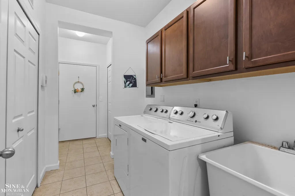 29981 Fox Run Circle Warren City MI 48092