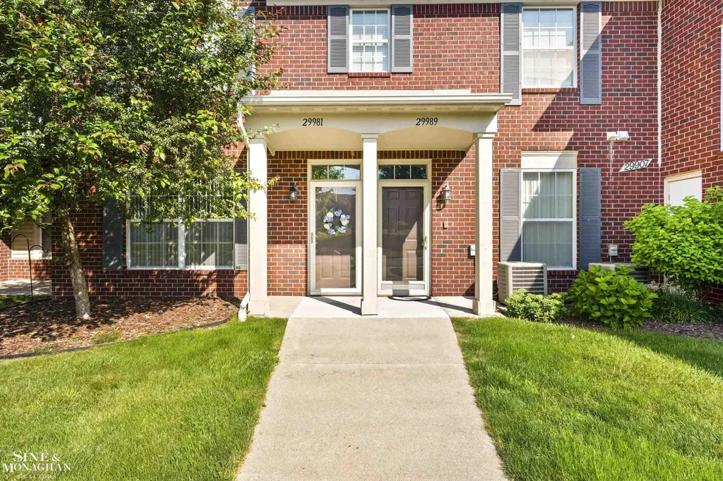 29981 Fox Run Circle Warren City MI 48092