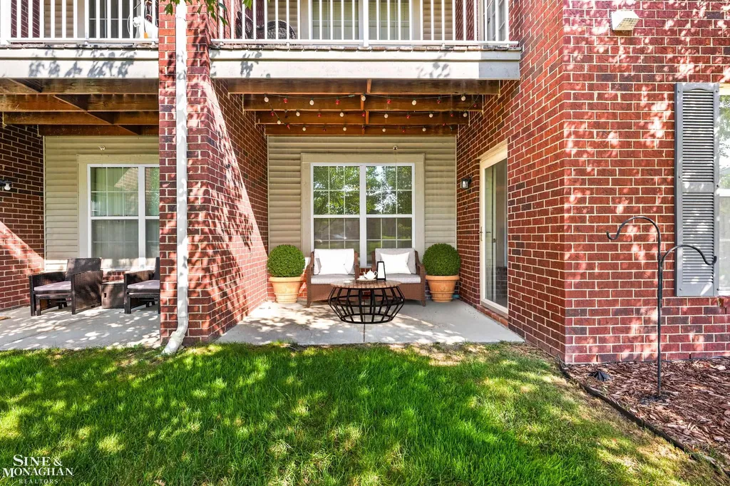 29981 Fox Run Circle Warren City MI 48092