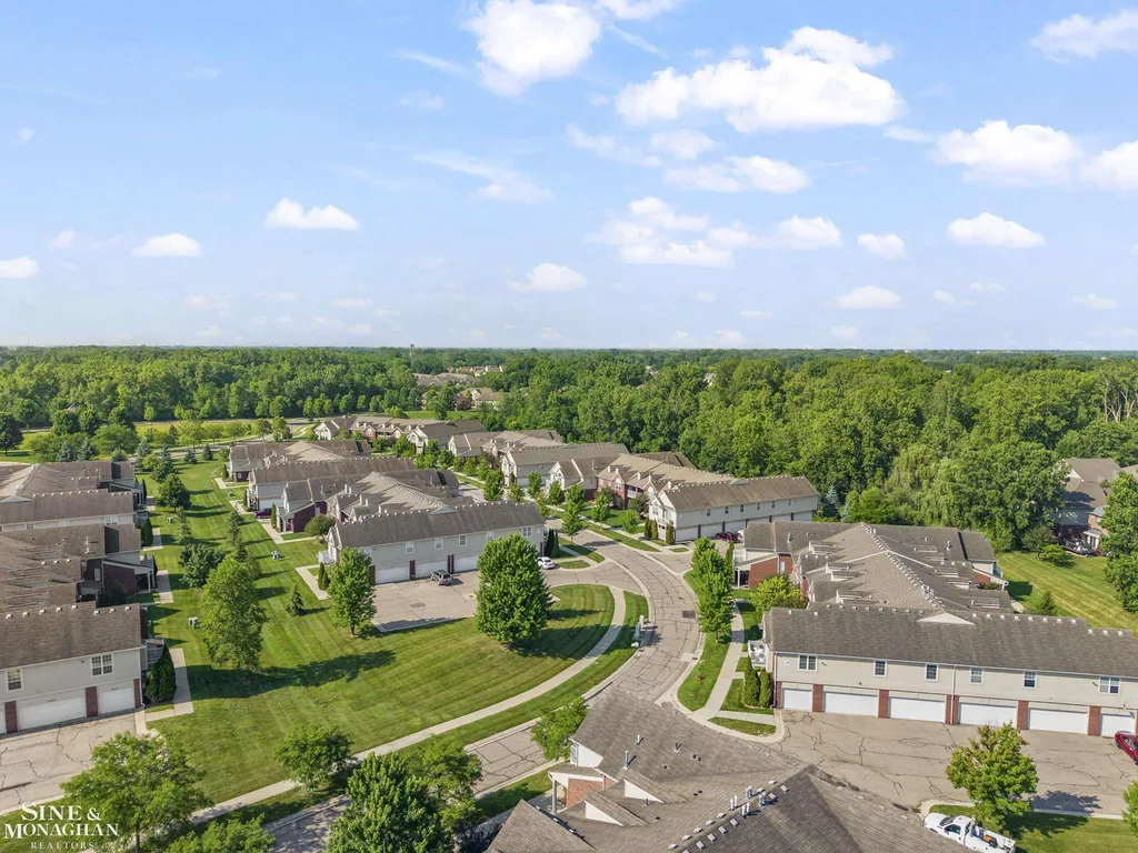 29981 Fox Run Circle Warren City MI 48092